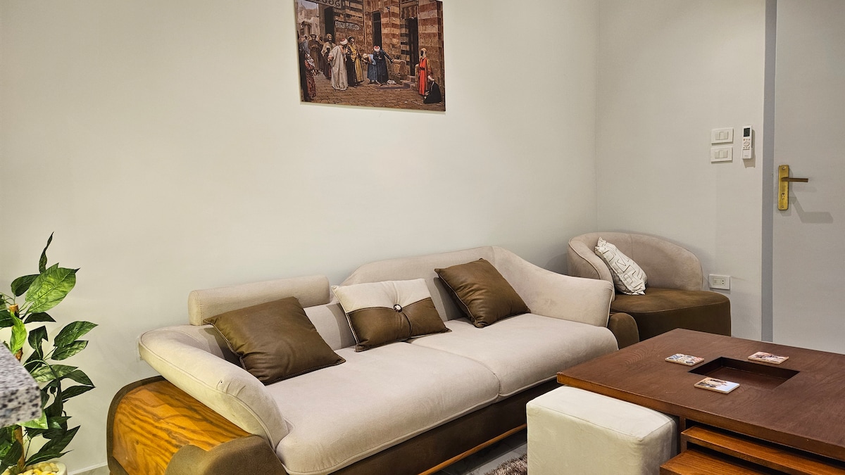 B601 · 1BR Apartment in Downtown Cairo Qasr El Nil B601 — Living Room, photo 6