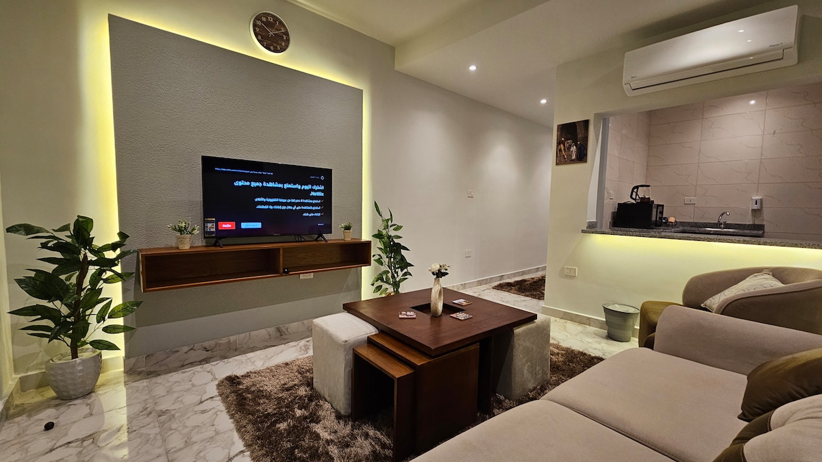 B601 · 1BR Apartment in Downtown Cairo Qasr El Nil B601 — Living Room, photo 2