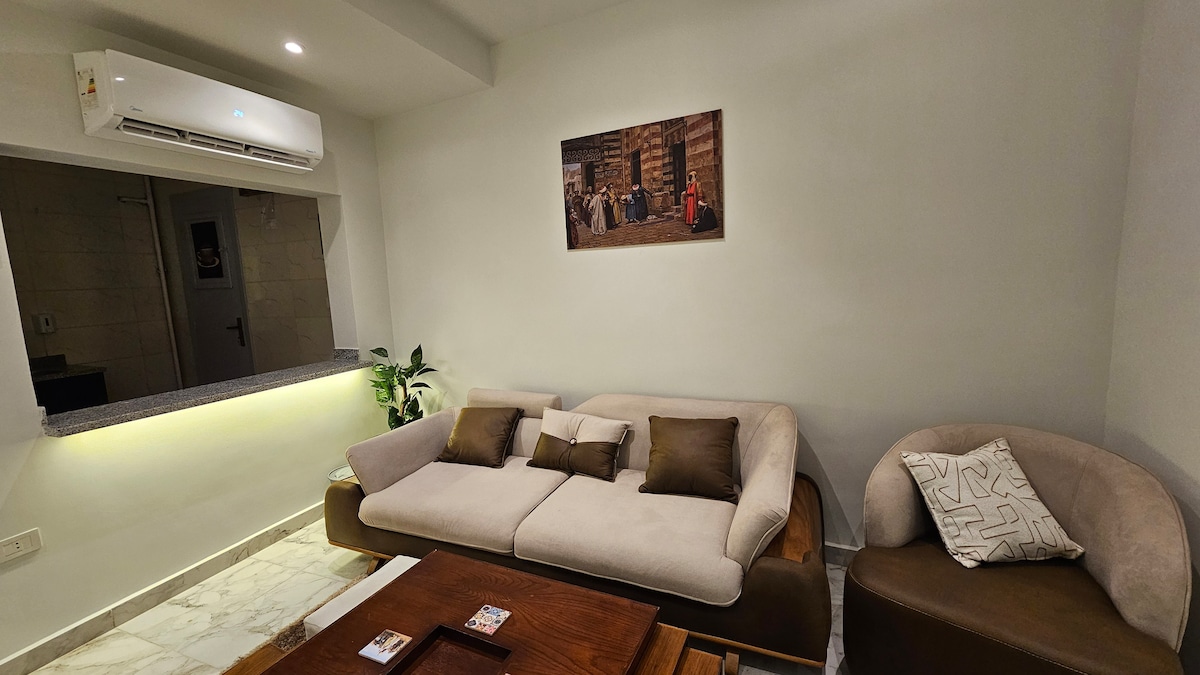 B601 · 1BR Apartment in Downtown Cairo Qasr El Nil B601 — Living Room, photo 12