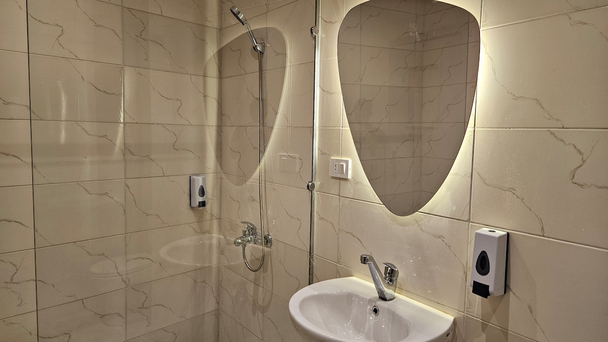 B601 · 1BR Apartment in Downtown Cairo Qasr El Nil B601 — Bathroom, photo 2