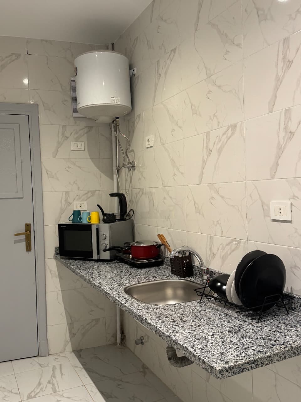 G304 · 2BR Apartment in Downtown Cairo Qasr El Nil G304 — Kitchenette, photo 2