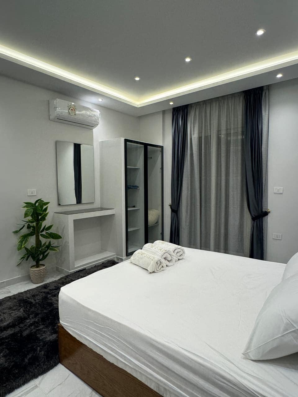 G304 · 2BR Apartment in Downtown Cairo Qasr El Nil G304 — Master Bedroom, photo 2