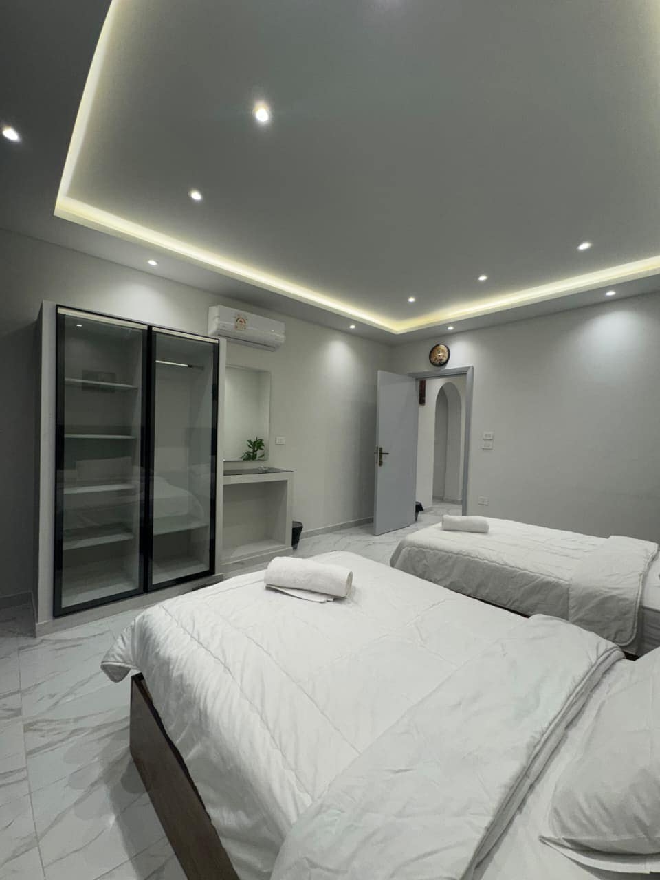 G304 · 2BR Apartment in Downtown Cairo Qasr El Nil G304 — Twin Bedroom, photo 2