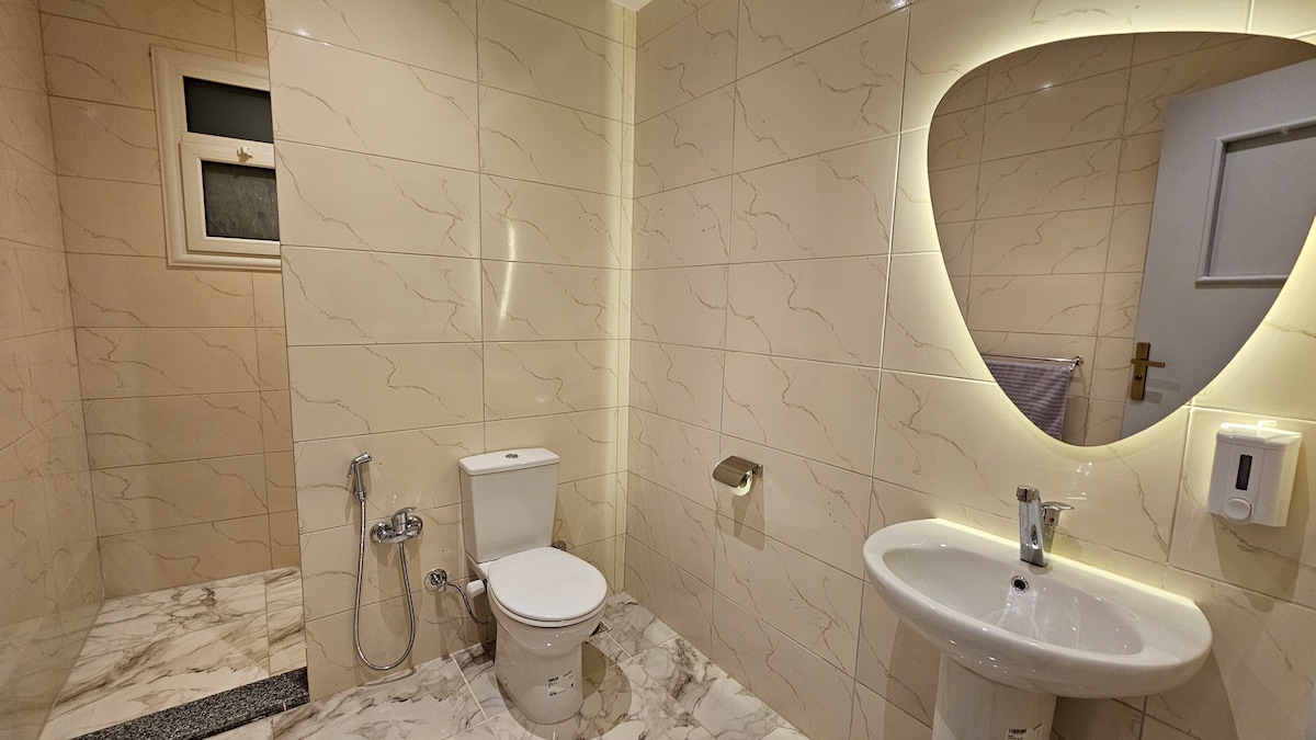 G504 · 2BR Apartment in Downtown Cairo Qasr El Nil G504 — Bathroom, photo 3