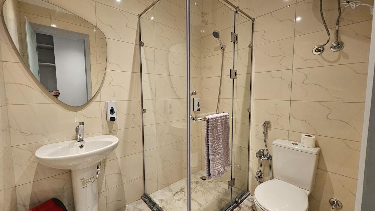 G302 · Serviced Studio near Egyptian Museum G302 — photo 8