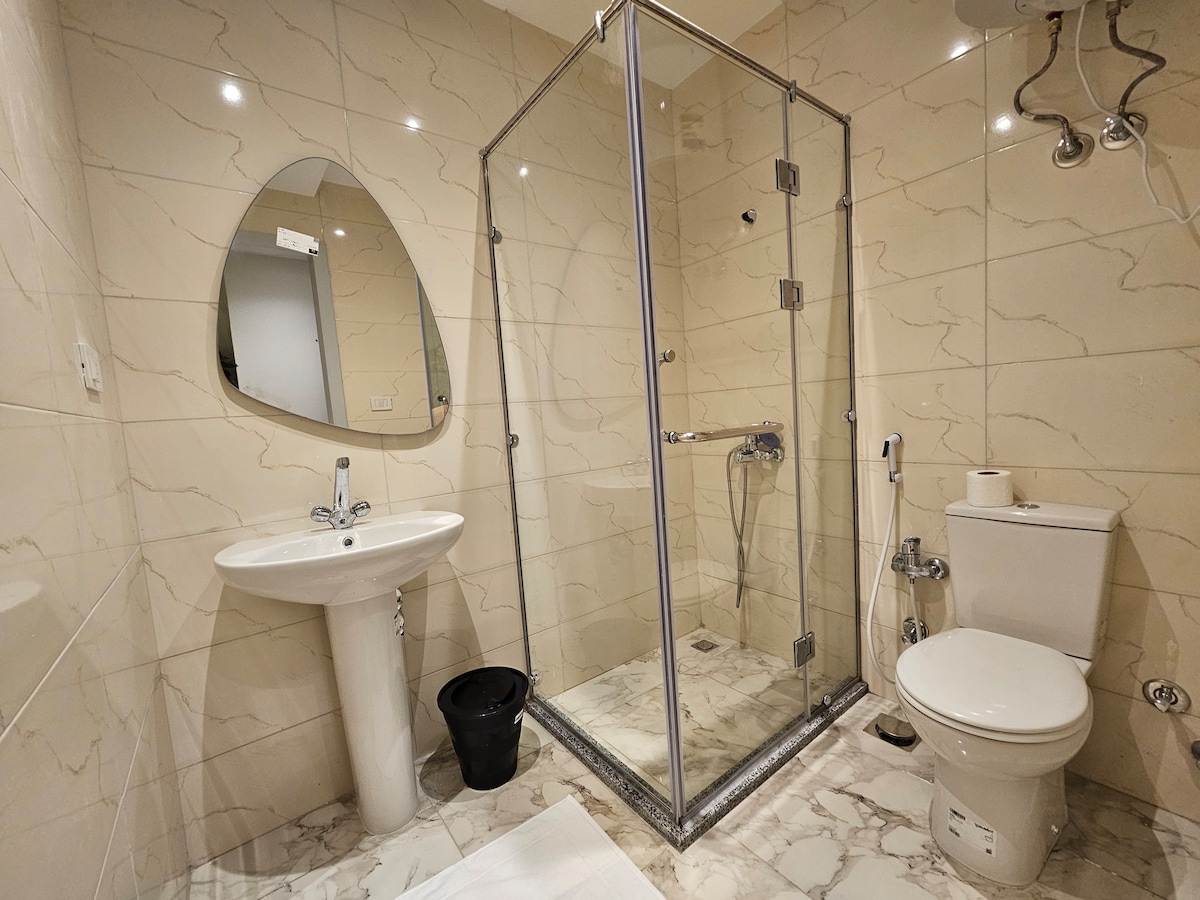 G102 · Serviced Studio near Egyptian Museum G102 — photo 8