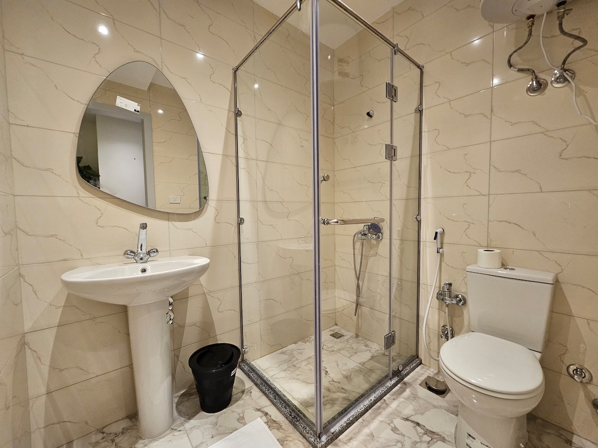 G102 · Serviced Studio near Egyptian Museum G102 — photo 9