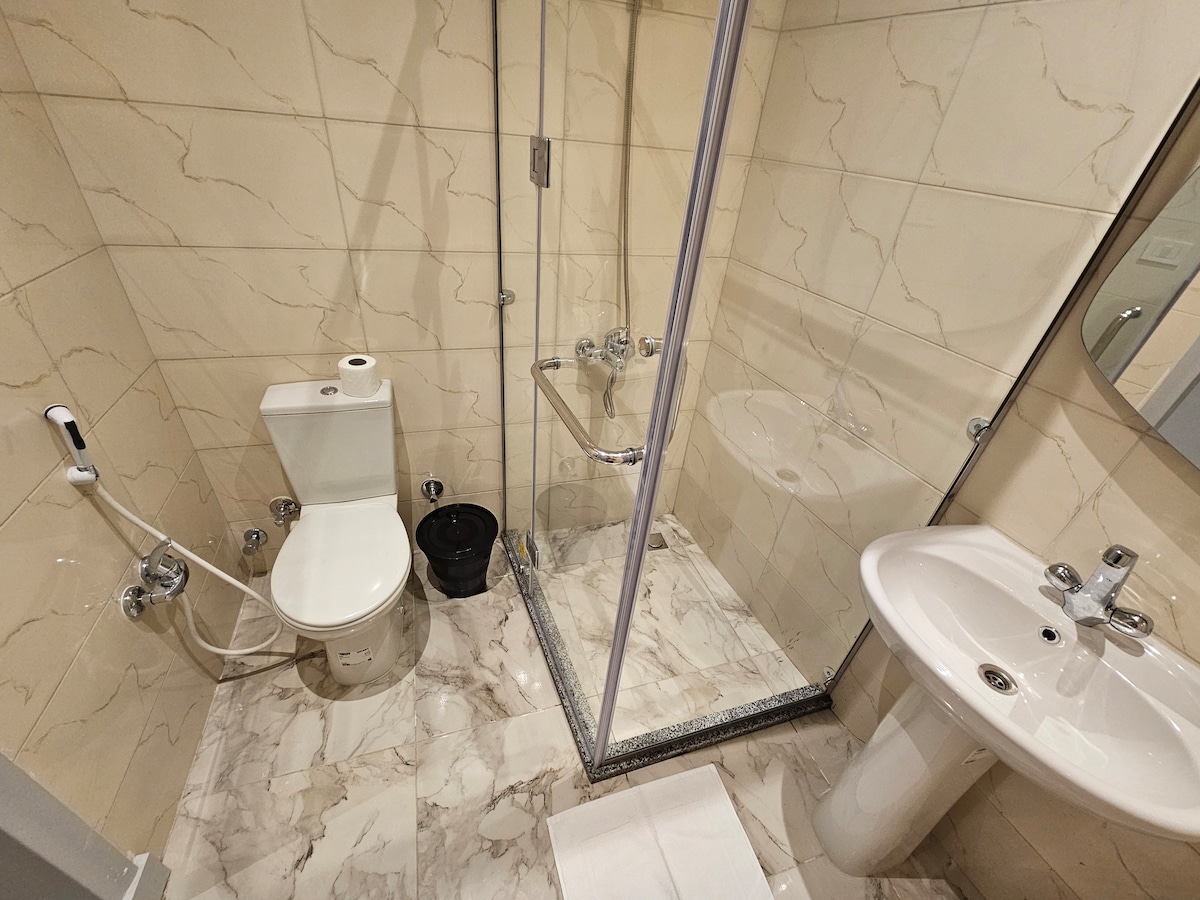 G103 · Short Term Rental near Ramses Station G103 — photo 8